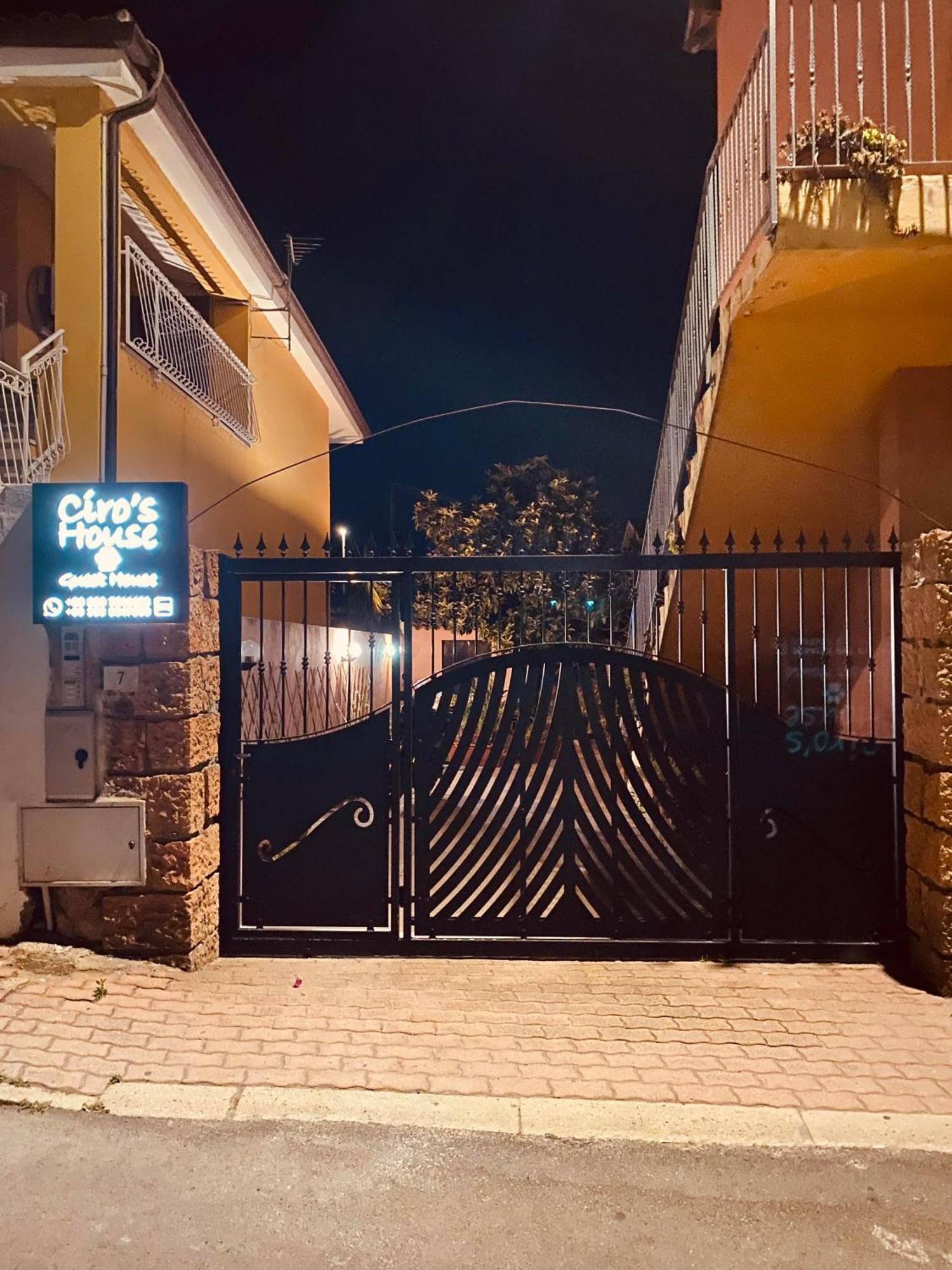 Affittacamere Ciro'S House Ольбия Экстерьер фото